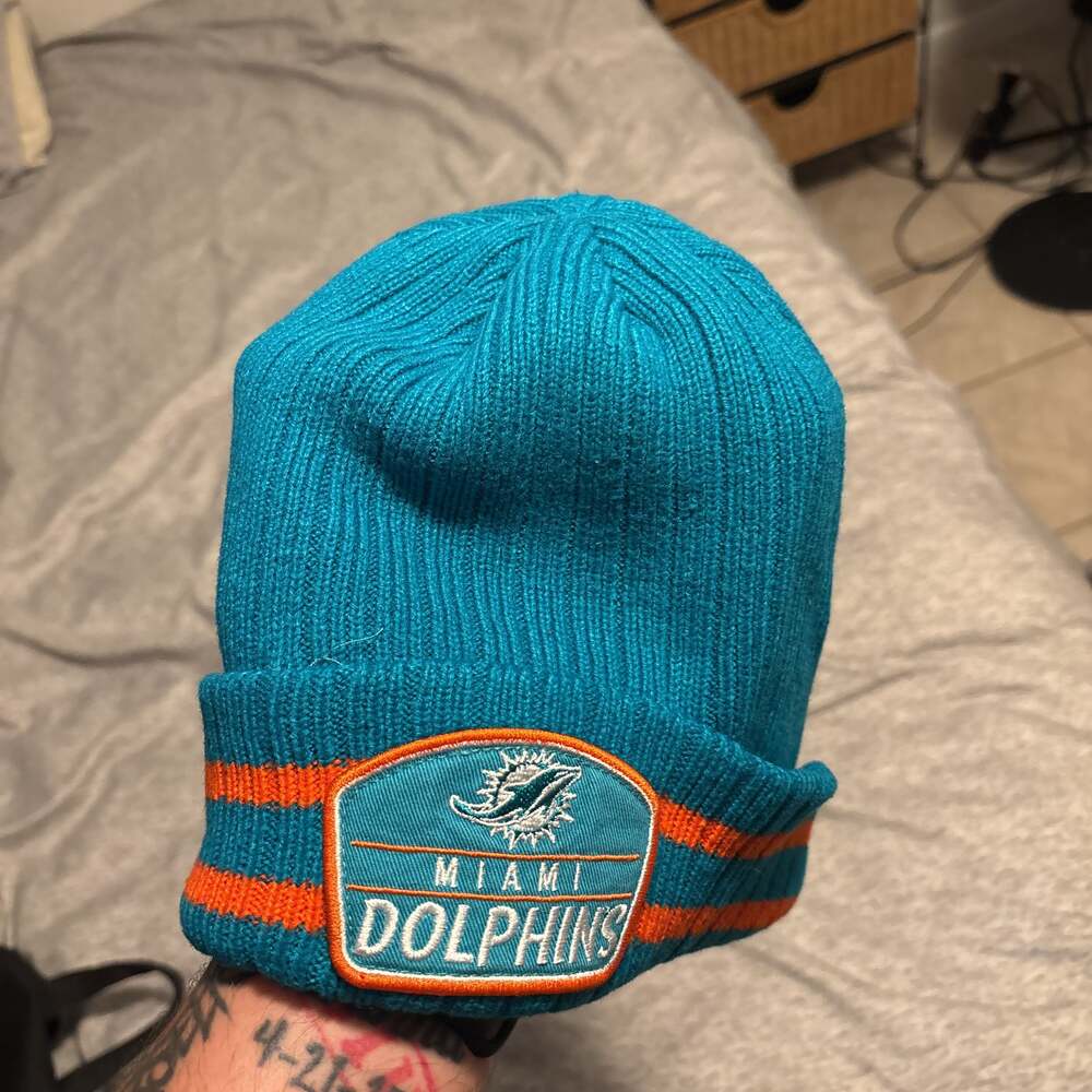 Miami Dolphins New Era 2024 NFL Sideline Tech Knit Hat